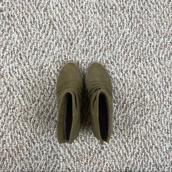 SPLENDID OLIVE GREEN SUEDE ANKLE BOOTIES - Picture 6 of 10